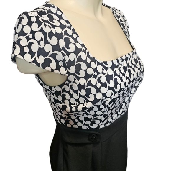 London Times Black And White Sheath Dress Square Neck Size 4 Cap Sleeves - Picture 2 of 5